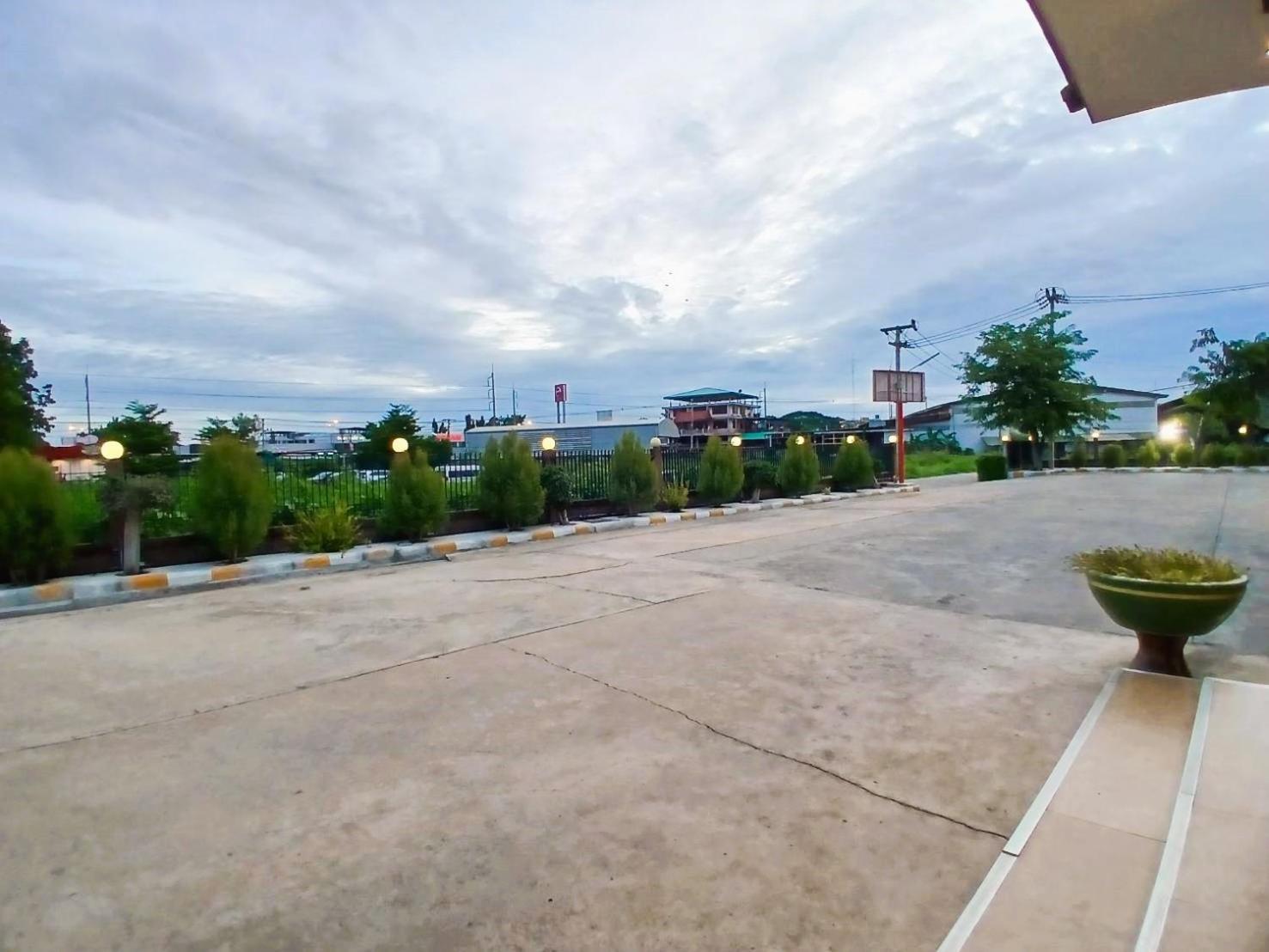 Grand Lopburi Hotel Luaran gambar